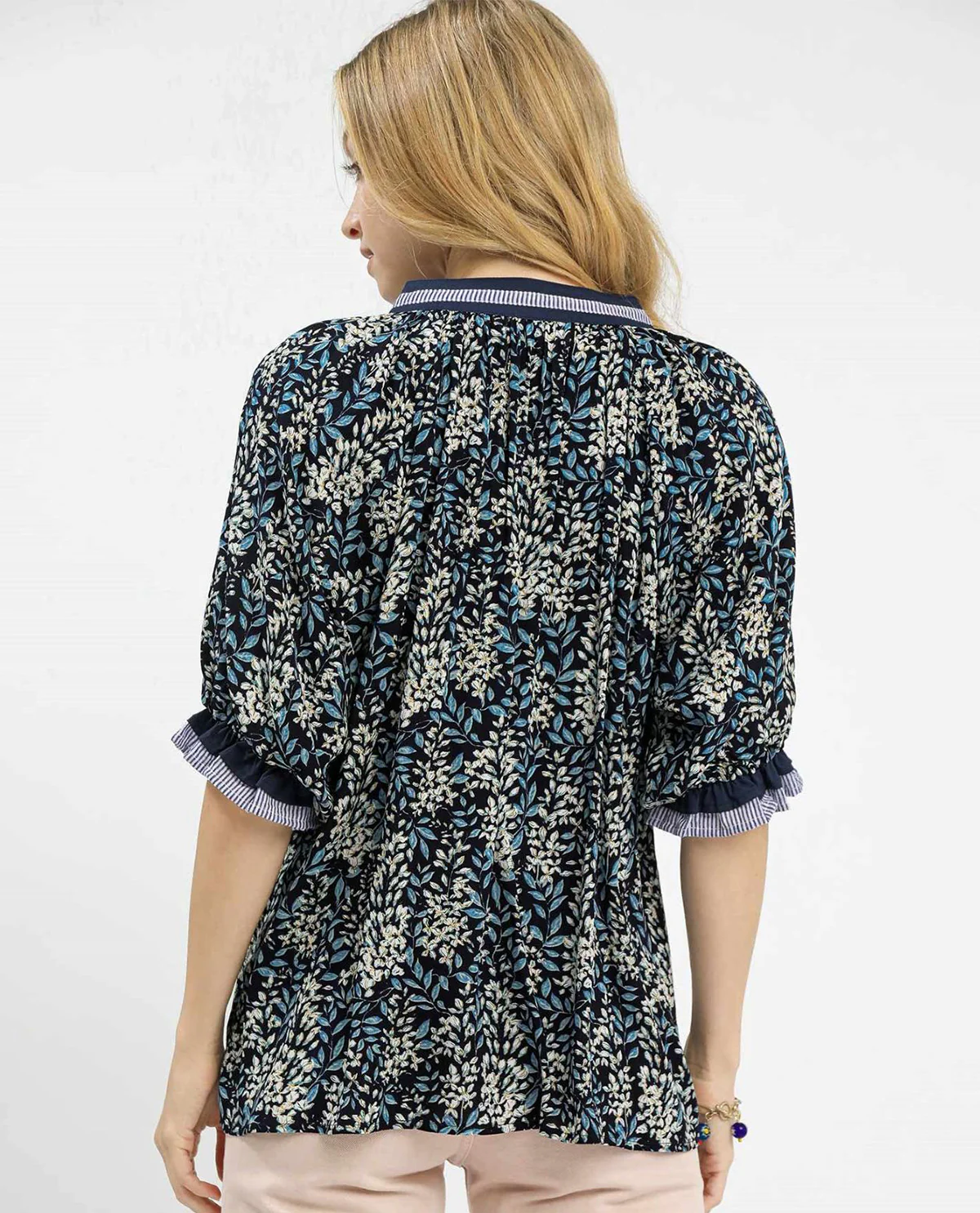 Spring Brust Print V-neck Collared Top - Image 10